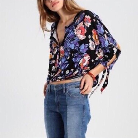 Free People Keepin’ On Tee Tropical Floral Print Women's Ling Sleeve Blouse Med. - Picture 4 of 12